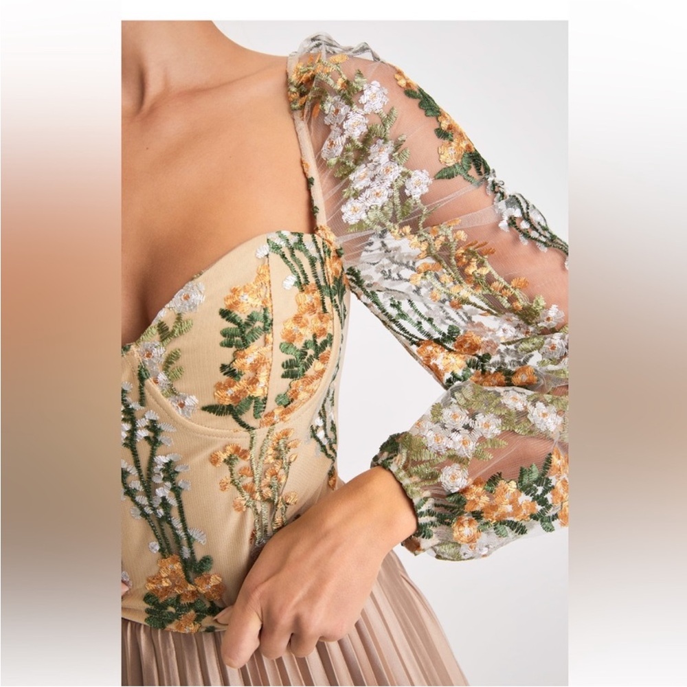 Elegant Floral Embroidered Dress - Picture 7 of 7